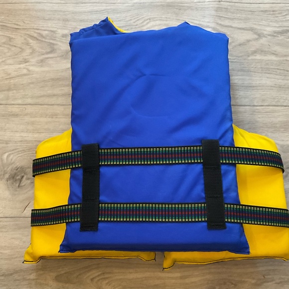 Stearns Kids Classic Life Vest, USCG Approved Type III Life Jacket for Kids - Picture 2 of 10